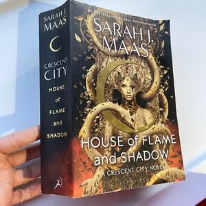 House of Flame and Shadow — Gold & Black Cover